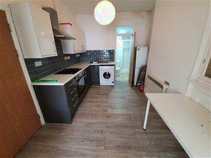 Flat To Rent In Mundy Place, Cathays, Cardiff, CF24