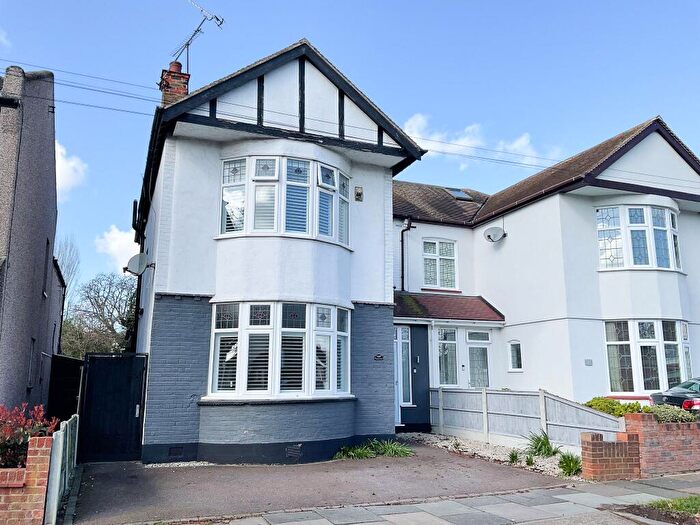 4 Bedroom Semi Detached House For Sale In Kingswood Chase, Leigh-on-Sea, SS9