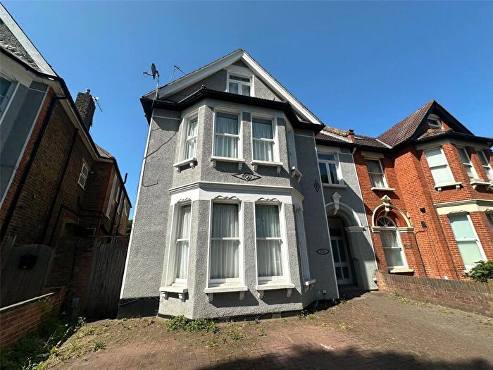 2 Bedroom Flat For Sale In Canadian Avenue, London, SE6