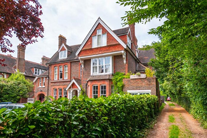 3 Bedroom Apartment For Sale In Doods Road, Reigate, RH2