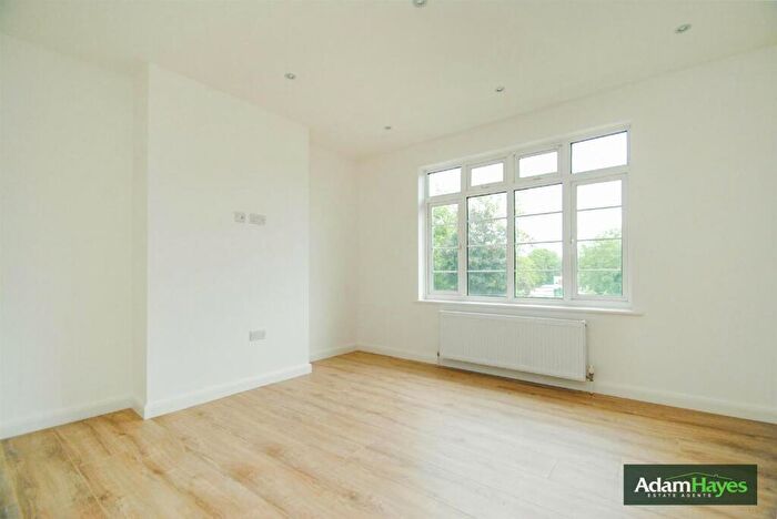 2 Bedroom Apartment To Rent In Risborough Close, Muswell Hill, N10