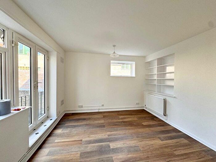 2 Bedroom Flat To Rent In Kirkdale Road, SE26