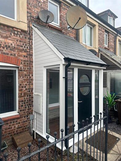 4 Bedroom Town House To Rent In Barmouth Walk, Oldham, OL8