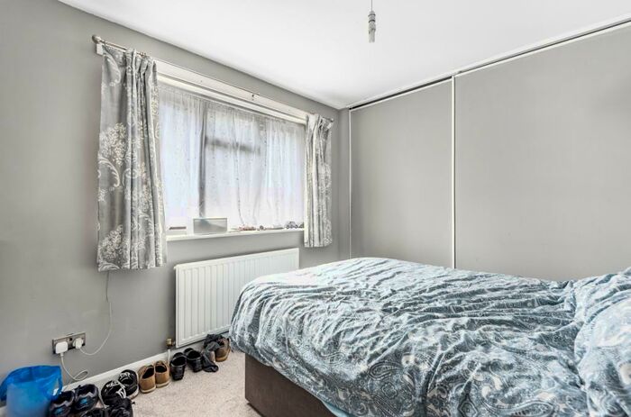 2 Bedroom End Of Terrace House To Rent In Goldfinch Road London, SE28