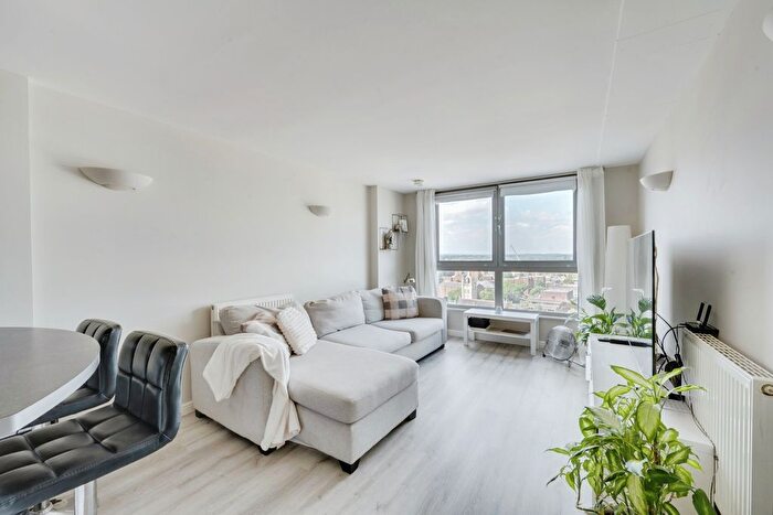 1 Bedroom Flat For Sale In Throwley Way, Sutton, SM1