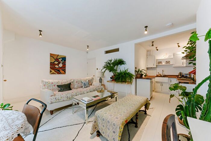2 Bedroom Flat To Rent In Powis Gardens, W11