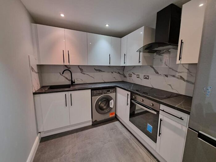 2 Bedroom Apartment To Rent In Butlers Court, Waltham Cross, EN8