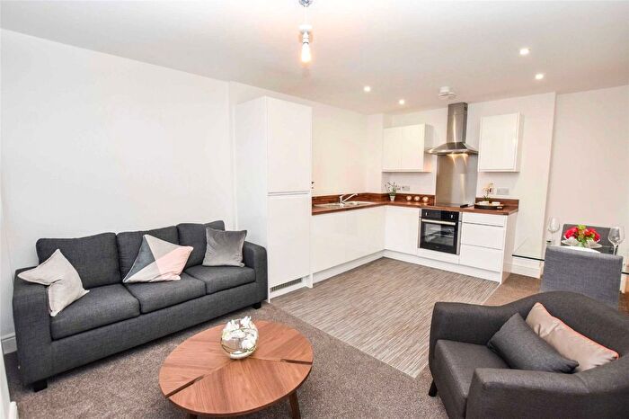 2 Bedroom Flat To Rent In Benbow Street, Sale, M33