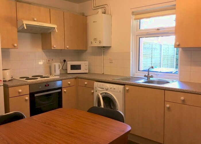 2 Bedroom Property To Rent In Black Griffin Lane, Canterbury, CT1
