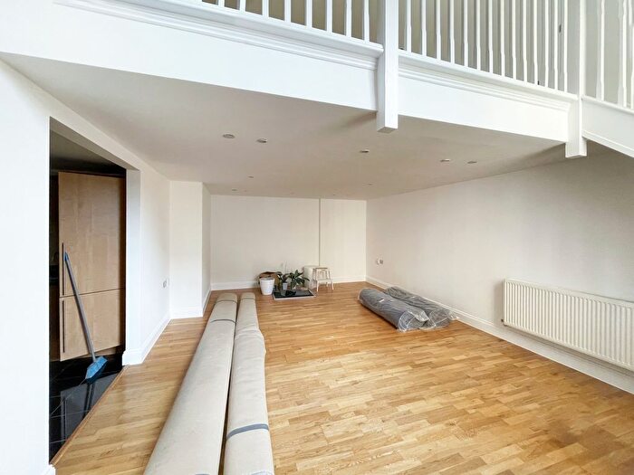 2 Bedroom Flat To Rent In Princess Park Manor, Royal Drive, London, N11