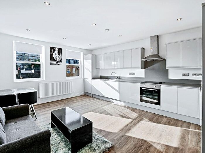 3 Bedroom Maisonette To Rent In Bethnal Green Road, Bethnal Green, E2