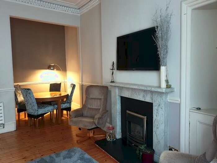2 Bedroom Flat To Rent In Steel's Place, Edinburgh, EH10