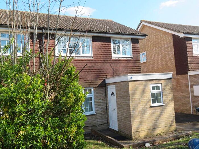 4 Bedroom Semi Detached House To Rent In Southway, Guildford, GU2