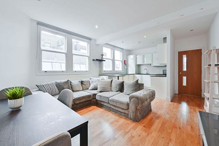 3 Bedroom Flat To Rent In High Holborn, Holborn, London, WC1V