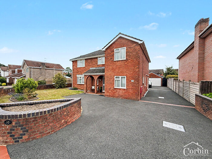 4 Bedroom Detached House For Sale In Fitzwilliam Close, Bournemouth, BH11