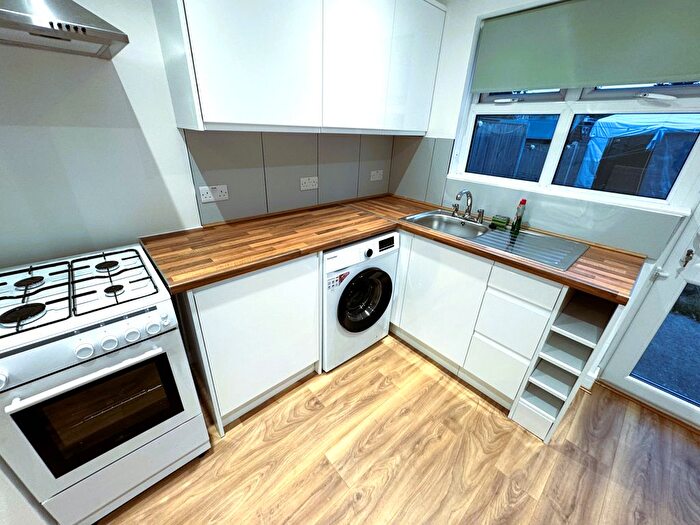 1 Bedroom Terraced House To Rent In Elmstead Road, Ilford, IG3