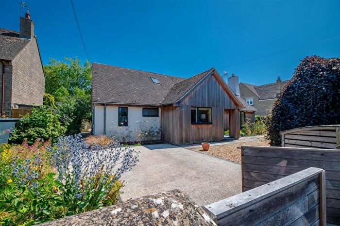 3 Bedroom Detached House For Sale In Castle Road, Wootton, Woodstock, OX20