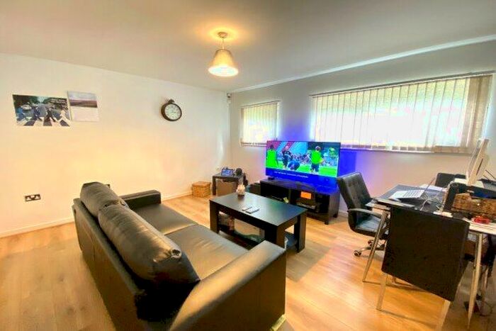 2 Bedroom Flat To Rent In Wharf Road, Sale, M33