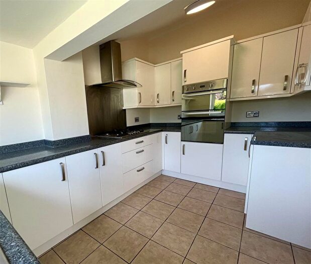 2 Bedroom Bungalow For Sale In Singleton Road, Upper Tumble, Llanelli, SA14