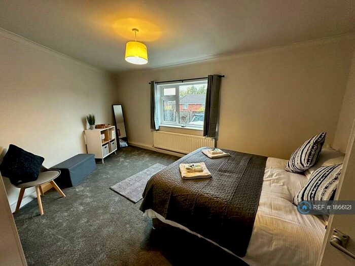 2 Bedroom Flat To Rent In Watling Street, Two Gates, Tamworth, B77