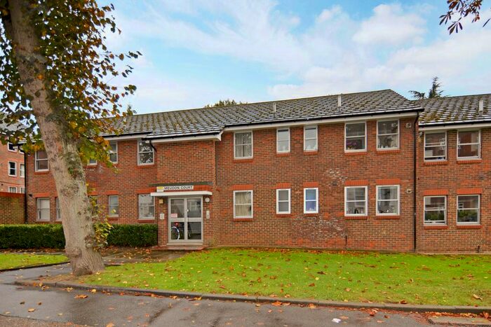 3 Bedroom Flat To Rent In Grove Road, Surbiton, UK KT6