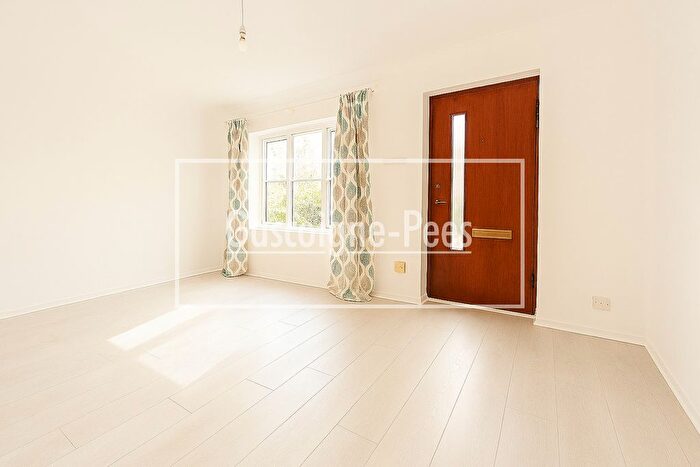 1 Bedroom Flat To Rent In Windmill Rise, Kingston Upon Thames, KT2