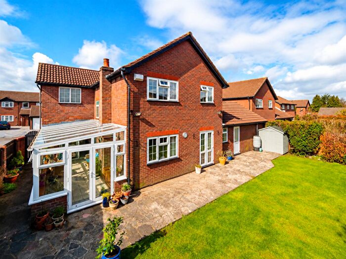 4 Bedroom Detached House For Sale In Balmoral Way, Sutton, SM2