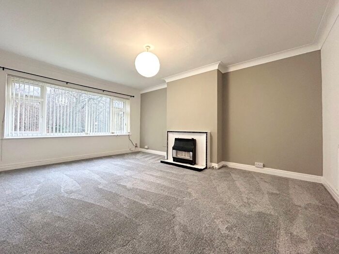 3 Bedroom Flat To Rent In Wetherby Road, Roundhay, Leeds, LS8