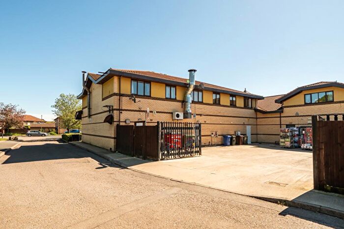 2 Bedroom Flat For Sale In Holm Square, Southwold, Bicester, Oxfordshire, OX26