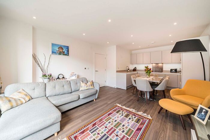 1 Bedroom Flat For Sale In Bollo Bridge Road, London, W3