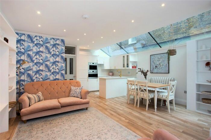 2 Bedroom Flat To Rent In Macroom Road, London, W9