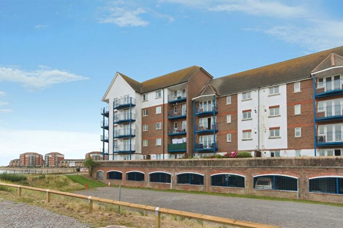 2 Bedroom Flat For Sale In Bermuda Place, Eastbourne, BN23