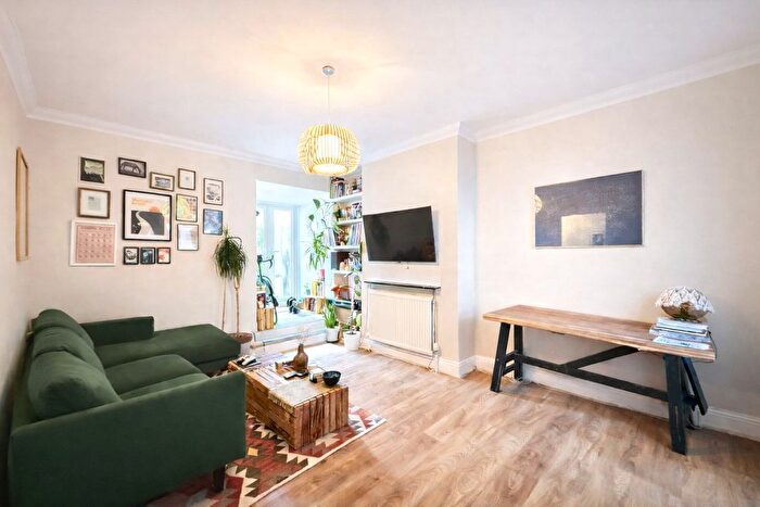 2 Bedroom Flat For Sale In Overcliff Road, Lewisham, London, SE13