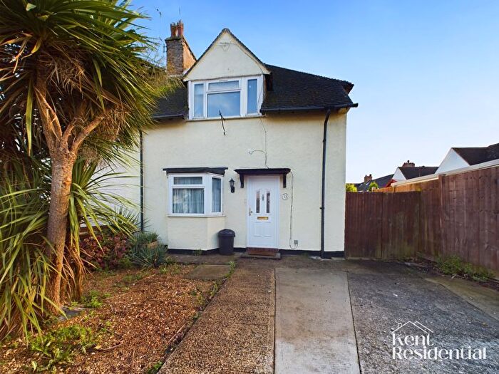 3 Bedroom Semi-Detached House To Rent In West Walk, Barming, Maidstone, Kent, ME16