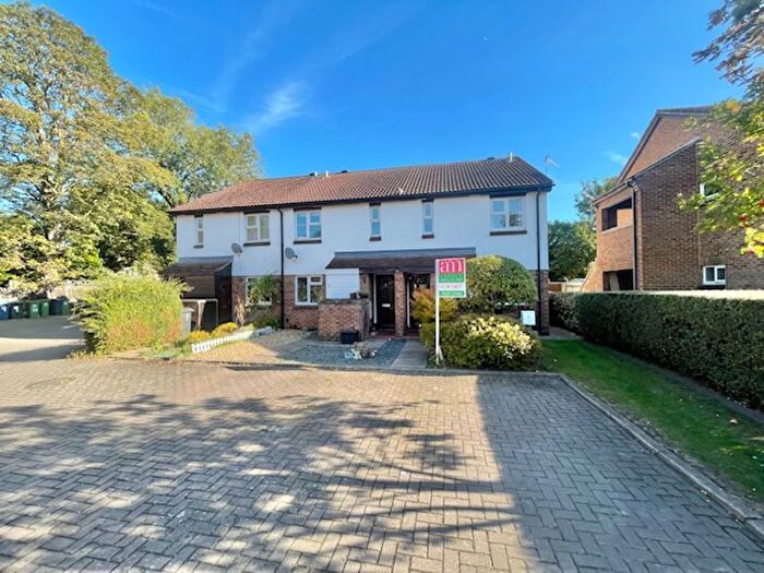 1 Bedroom Maisonette For Sale In Bridgestone Drive, Bourne End, SL8