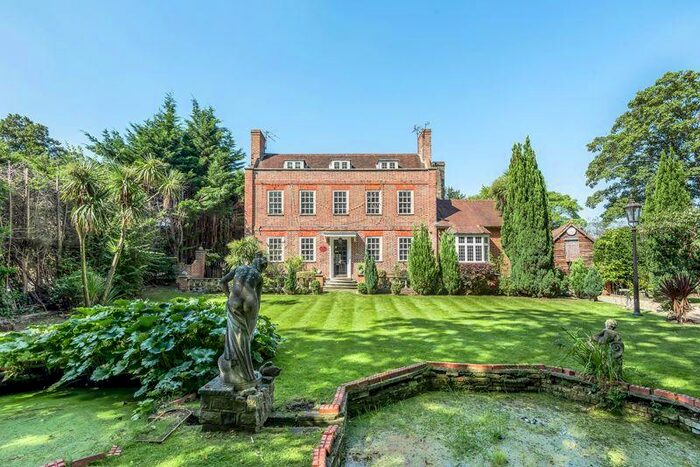 6 Bedroom Detached House To Rent In London Road, Wallington, SM6