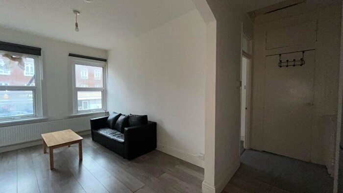 3 Bedroom Flat To Rent In Vicarage Lane, London, E6
