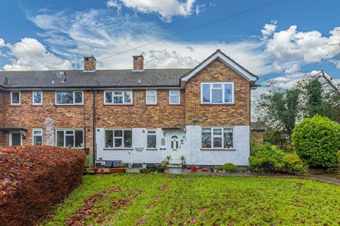 2 Bedroom Flat To Rent In Oak Lane, Sevenoaks, TN13