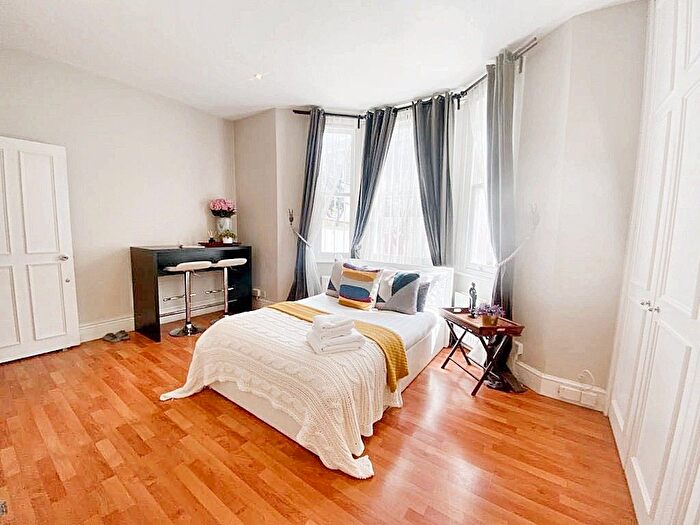 Studio To Rent In Loftus Road, Shepherds Bush, London, W12