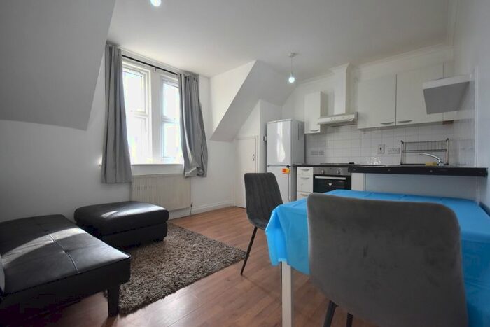 1 Bedroom Flat To Rent In Tooting High Street, London, SW17