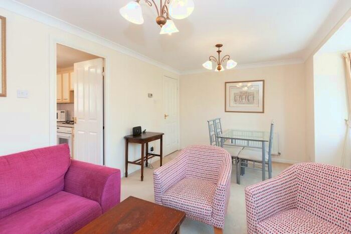 2 Bedroom Apartment To Rent In Bennett Crescent, Temple Cowley, OX4