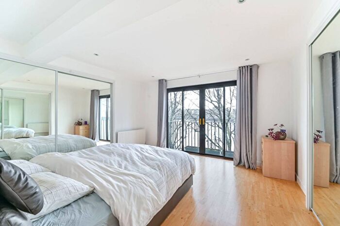 3 Bedroom Terraced House To Rent In .Rainbow Avenue, Docklands, London, E14