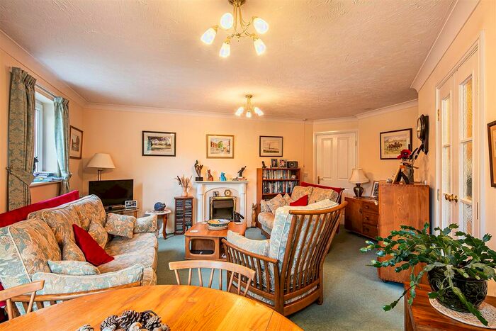 2 Bedroom Flat For Sale In Fitzwilliam Court, Bartin Close, S11