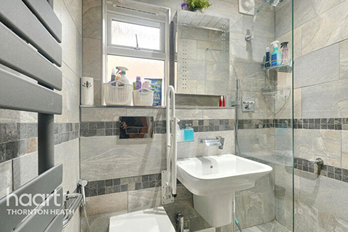 5 Bedroom Semi-Detached House For Sale In Dunheved Road South, Thornton Heath, CR7