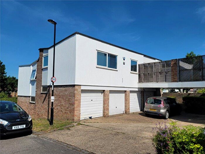2 Bedroom Flat For Sale In Kempton Walk, Croydon, CR0