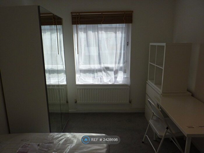 3 Bedroom Flat To Rent In Clark Street, London, E1