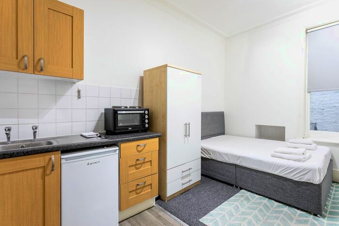 Studio To Rent In Pembridge Villas, London, W11