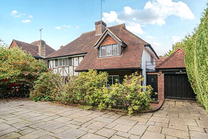 3 Bedroom Detached House For Sale In Lammas Lane, Esher, KT10