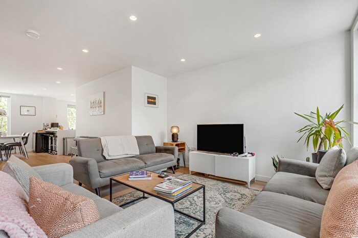 3 Bedroom Flat To Rent In St John Street, London, EC1V