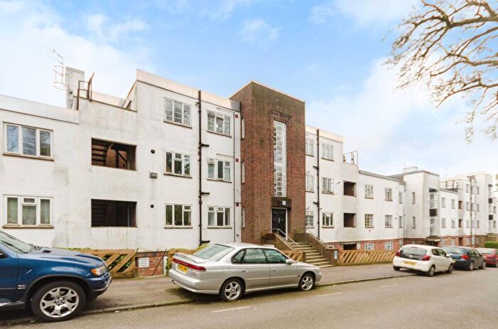 2 Bedroom Flat To Rent In The Woodlands, Upper Norwood, London, SE19